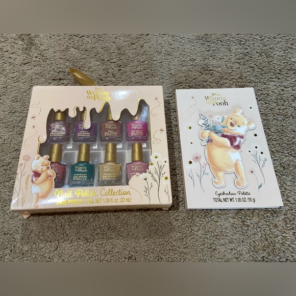 Disney Winnie the Pooh 12 Eye Shadow Palette & 8 Nail Polish Collection New - Picture 1 of 8